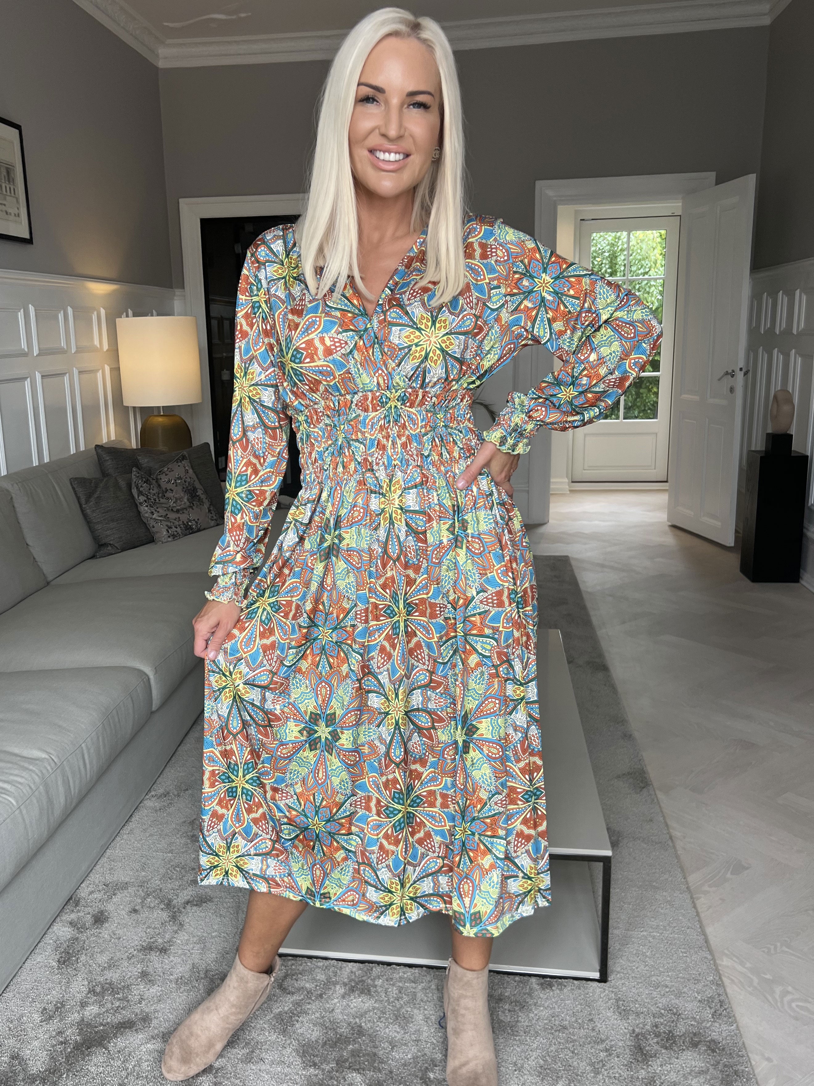 Pams Multi Midi L/S - Elastisk klänning i skrynkelfritt tyg med långa ärmar